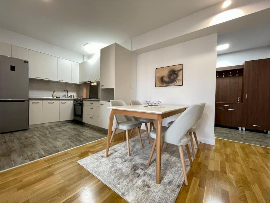 Jurukov Riverside Apartment
