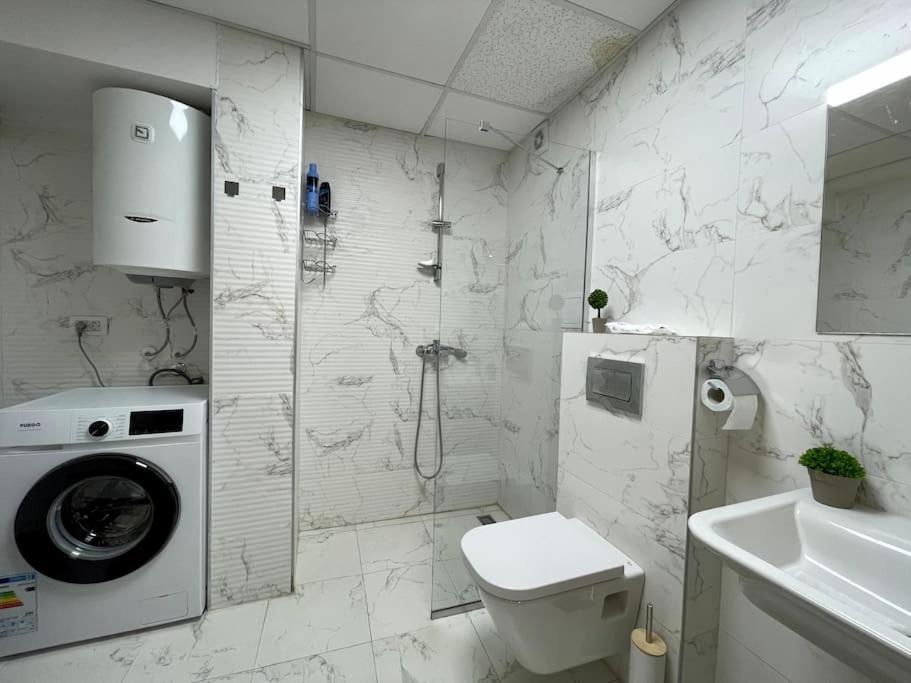 Jurukov Riverside Apartment *